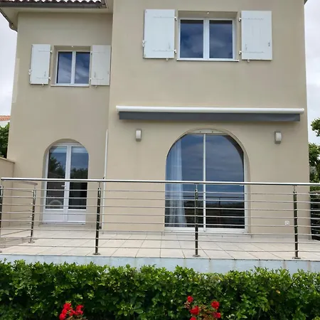 Вилла Devant La Et La De Pontaillac, 4chambres 2 A 8 Personnes *